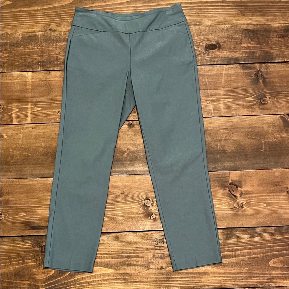 Tribal Women's Cropped Pants in Olive